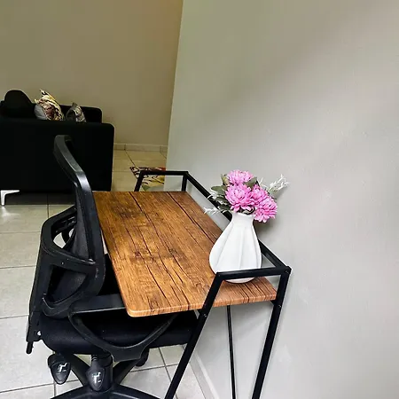 Neat And Cozy Apartment In Central Rosebank With Unlimited Wi-Fi And Backup Power Johannesburg Exterior foto