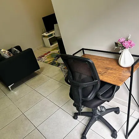 Neat And Cozy Apartment In Central Rosebank With Unlimited Wi-Fi And Backup Power Johannesburg Exterior foto