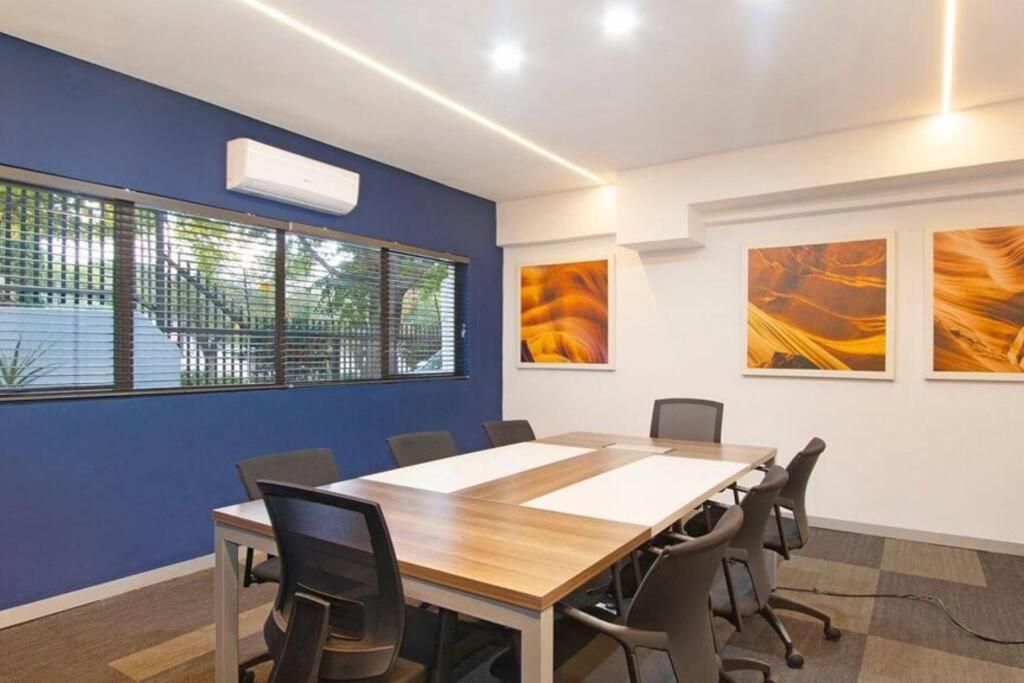 Neat And Cozy In Rosebank With Unlimited Wi-fi And Backup Power Johannesburg