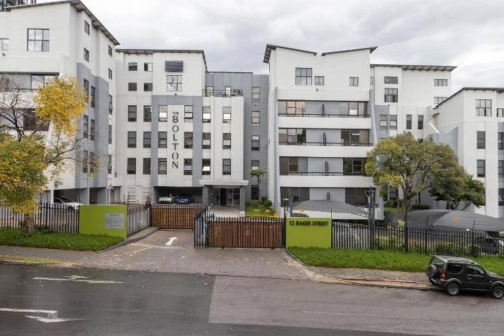 Neat And Cozy In Rosebank With Unlimited Wi-fi And Backup Power Apartment