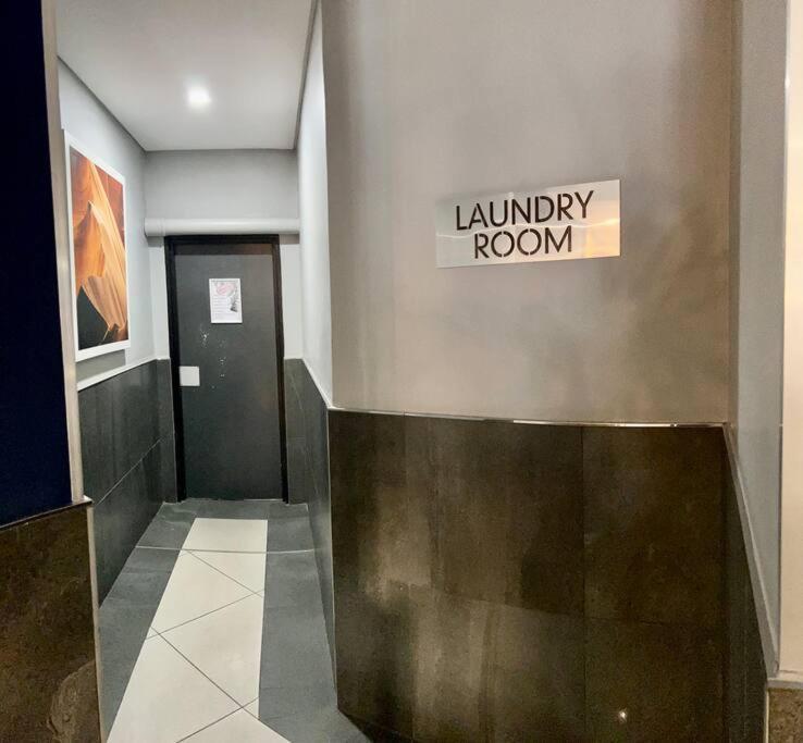 Apartment Neat And Cozy In Rosebank With Unlimited Wi-fi And Backup Power Johannesburg
